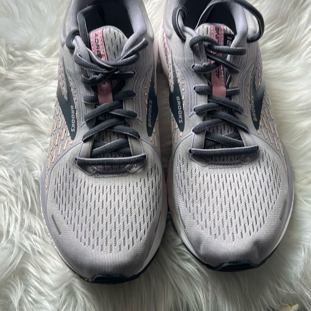 Brooks Adrenaline 21 Women's Size 9.5 B (Medium) Running Shoes purple